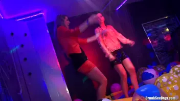 International Summer Lovin' Part 3 - Shower Cam Screencap 45 on sinx.preview.netperv.com