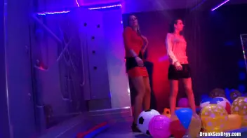 International Summer Lovin' Part 3 - Shower Cam Screencap 49 on sinx.preview.netperv.com