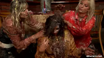Food Fight Done Right Screencap 95 on sinx.preview.netperv.com