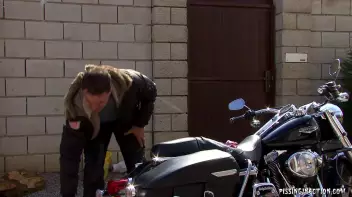 Exchange Student Learns The Local Customs Screencap 18 on sinx.preview.netperv.com