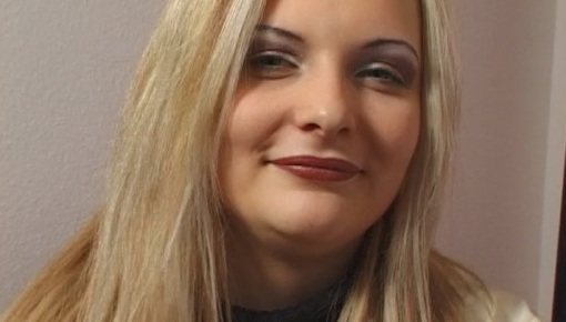 Latest deal - Blond, jung aber zickig