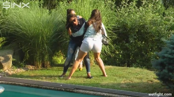 Three wild girls in pool cat fight Screencap 7 on sinx.preview.netperv.com
