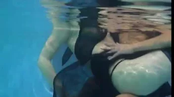 Wet and Wild Hotties!!! Screencap 87 on sinx.preview.netperv.com