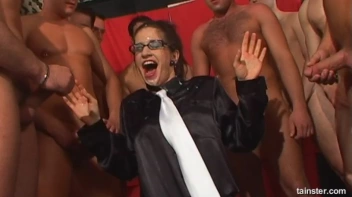 The Centre of Attention Screencap 98 on sinx.preview.netperv.com