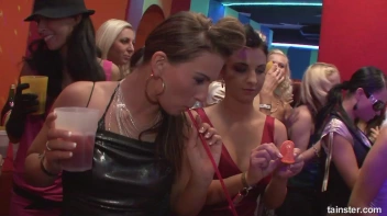 Bikini Beach Balls Part 1 - Cam 1 Screencap 34 on sinx.preview.netperv.com