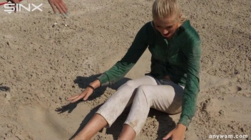 Gorgeous Girls Get Wet And Messy In The Park Screencap 56 on sinx.preview.netperv.com