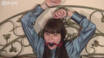 Ball Gagged Babe Drools Down Herself Screencap 5 on sinx.preview.netperv.com