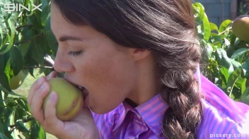 The Princess Of Public Pissing Screencap 8 on sinx.preview.netperv.com