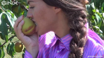 The Princess Of Public Pissing Screencap 9 on sinx.preview.netperv.com