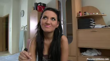 Hottie Wants That Blowjob Cash Screencap 15 on sinx.preview.netperv.com