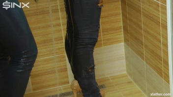 Bubble Butts Messy Hair Wash Screencap 6 on sinx.preview.netperv.com