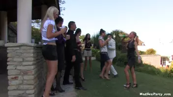 Gazebo Gobblers Part 1 Screencap 30 on sinx.preview.netperv.com