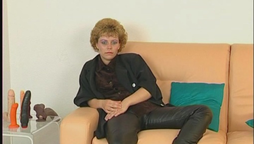 Latest deal - Simone will lieber einen richtigen Schwanz