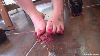 Food Trampling Fun With Heeled Hottie Screencap 56 on sinx.preview.netperv.com