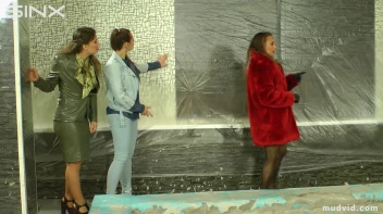 Two Sophisticated Ladies Wrestle In Mud Screencap 1 on sinx.preview.netperv.com