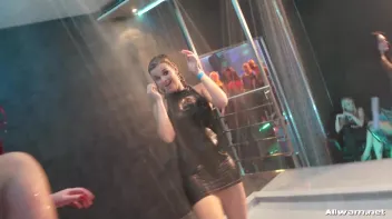 Shake It Shower Show Screencap 78 on sinx.preview.netperv.com