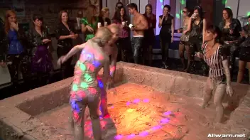 Two Blondes Get Stupid In The Mud! Screencap 21 on sinx.preview.netperv.com