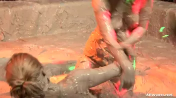 Two Blondes Get Stupid In The Mud! Screencap 32 on sinx.preview.netperv.com