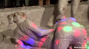 Two Blondes Get Stupid In The Mud! Screencap 34 on sinx.preview.netperv.com