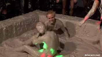 Two Blondes Get Stupid In The Mud! Screencap 36 on sinx.preview.netperv.com