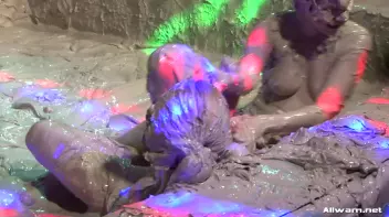 Two Blondes Get Stupid In The Mud! Screencap 75 on sinx.preview.netperv.com