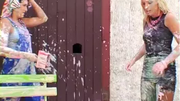 Sloppy Goo Catfight Screencap 21 on sinx.preview.netperv.com