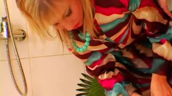 Sponging Each Other Down Screencap 45 on sinx.preview.netperv.com