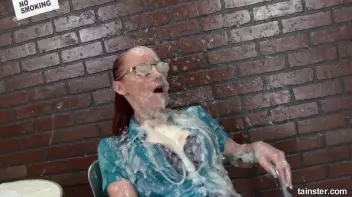 Slime Wave babe Lenka with her great ass Screencap 81 on sinx.preview.netperv.com