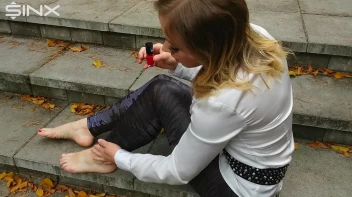 Blonde Babe Paints Her Nails Screencap 14 on sinx.preview.netperv.com