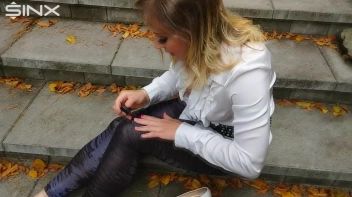 Blonde Babe Paints Her Nails Screencap 29 on sinx.preview.netperv.com