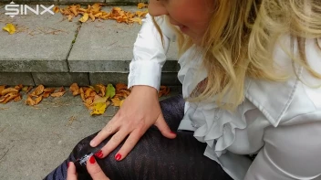 Blonde Babe Paints Her Nails Screencap 41 on sinx.preview.netperv.com