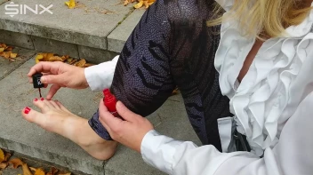 Blonde Babe Paints Her Nails Screencap 9 on sinx.preview.netperv.com