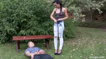 Pissing action in the garden Screencap 21 on sinx.preview.netperv.com