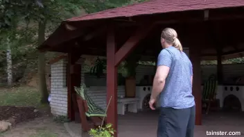 Pissing action in the garden Screencap 3 on sinx.preview.netperv.com