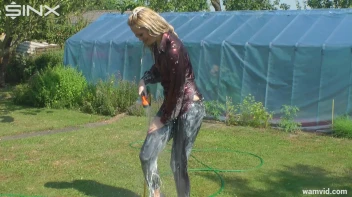 Messy blonde hoses herself down Screencap 2 on sinx.preview.netperv.com