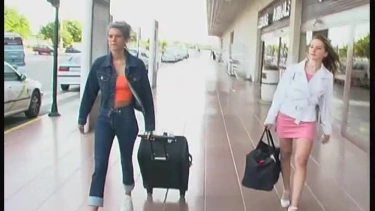 Latest deal - 2 heiße Mädels im Taxi