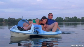 Boats And Hoes, Girl Blows Him Good On The Boat Screencap 24 on sinx.preview.netperv.com