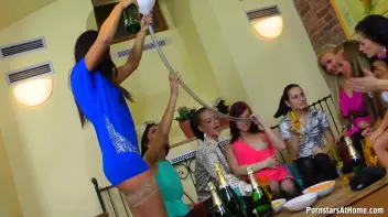 Lesbos Just Wanna Have Fun Part 1 Screencap 26 on sinx.preview.netperv.com