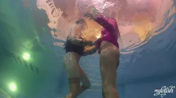 Lezzing Out In The Pool Screencap 57 on sinx.preview.netperv.com