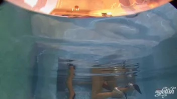 Lezzing Out In The Pool Screencap 61 on sinx.preview.netperv.com