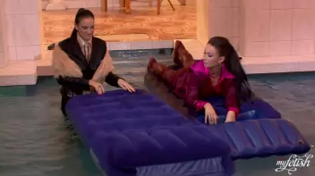 Lezzing Out In The Pool Screencap 13 on sinx.preview.netperv.com