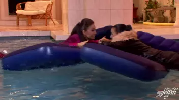 Lezzing Out In The Pool Screencap 17 on sinx.preview.netperv.com