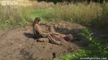 Robber Picks On The Wrong Feisty Brunette Screencap 53 on sinx.preview.netperv.com