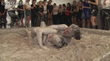 Muddy Wrestling: Nicole Vice vs. Valentina Ross Screencap 54 on sinx.preview.netperv.com