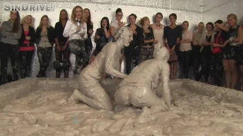 Muddy Wrestling: Nicole Vice vs. Valentina Ross Screencap 55 on sinx.preview.netperv.com