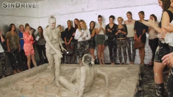 Muddy Wrestling: Nicole Vice vs. Valentina Ross Screencap 56 on sinx.preview.netperv.com