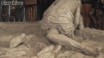 Muddy Wrestling: Nicole Vice vs. Valentina Ross Screencap 60 on sinx.preview.netperv.com