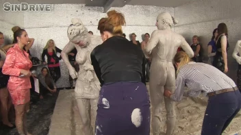 Muddy Wrestling: Nicole Vice vs. Valentina Ross Screencap 74 on sinx.preview.netperv.com