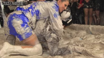 Muddy Wrestling: Nicole Vice vs. Valentina Ross Screencap 14 on sinx.preview.netperv.com