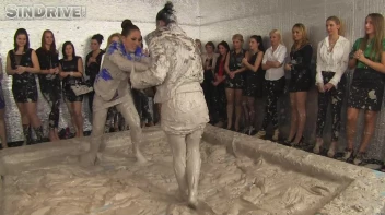 Muddy Wrestling: Nicole Vice vs. Valentina Ross Screencap 15 on sinx.preview.netperv.com